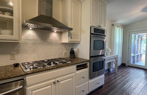 MLK House | The Quaint Craftsman in East Austin- 3BR/2ba w/enclosed front and back yards!