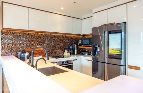 Auckland Central Business District Apartment | The Quays - Auckland Viaduct