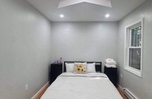 Queens Apartment | The Queens Nest. A newly renovated 1-bedroom apartment in enjoyable Queens
