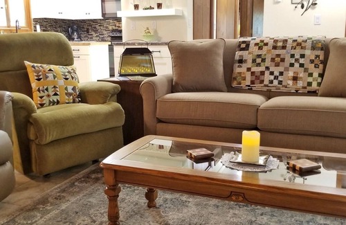 Sturgeon Bay House | The Quilted Log, a cozy, compact cabin In the woods, very clean, perfect for 4-6