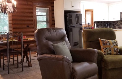 Sturgeon Bay House | The Quilted Log, a cozy, compact cabin In the woods, very clean, perfect for 4-6
