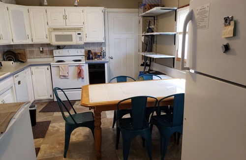 St. Cloud House | The Rail: 4 Bedrooms in Comfortable Home, Near Downtown