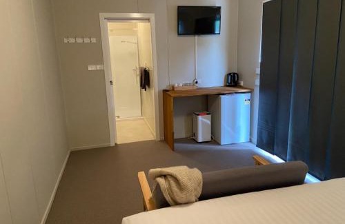 Queenstown Hotel | The Railway Hotel