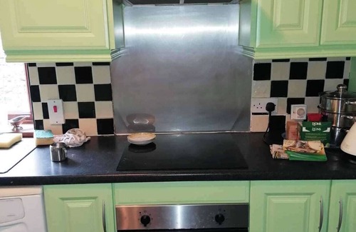 Moate House | The Railway Lodge - 4 Bedrooms, Sleeps 11, Pets Ok