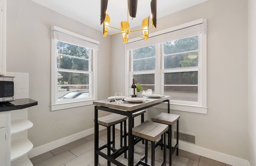 University North House | The Rams' Den – King Beds, Fire Pit, Spacious Yard