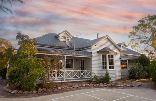 Stanthorpe House | The Ranch-pool Table, Table Tennis, Firepit, Piano