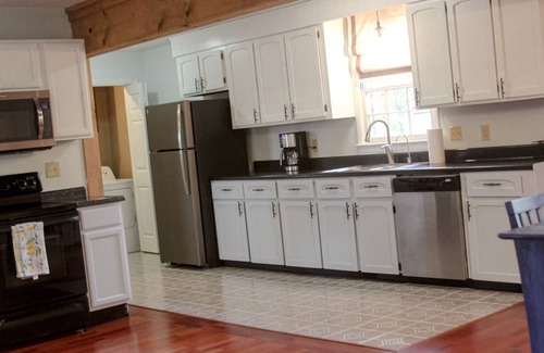 Warner Robins House | The Ranch: Sleeps 10-Charming Spacious,Convenient