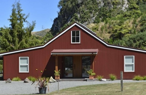 Lake Okareka House | The Red Barn is a spacious property - excellent for family holidays