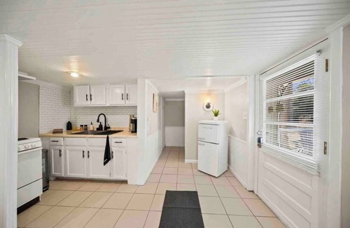 Fayetteville Cabin | The Red Cabin: Quiet, Cozy Getaway in Ideal Fayetteville Location