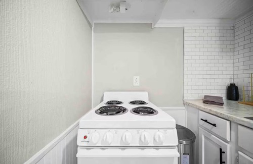 Fayetteville Cabin | The Red Cabin: Quiet, Cozy Getaway in Ideal Fayetteville Location