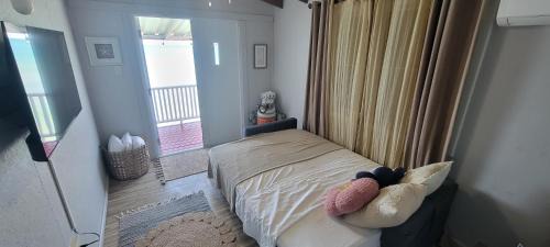 Pedernales House | The Red Door Beach House, Buye Beach