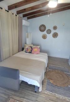 Pedernales House | The Red Door Beach House, Buye Beach