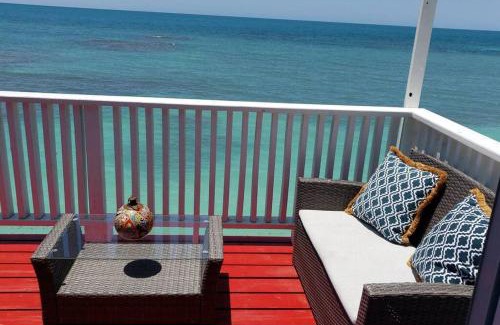 Pedernales House | The Red Door Beach House, Buye Beach