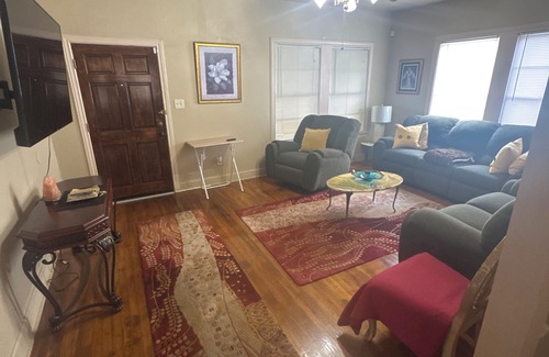 Beaumont House | The Red Door Home 2-bedroom house with WiFi and AC in beautiful Beaumont