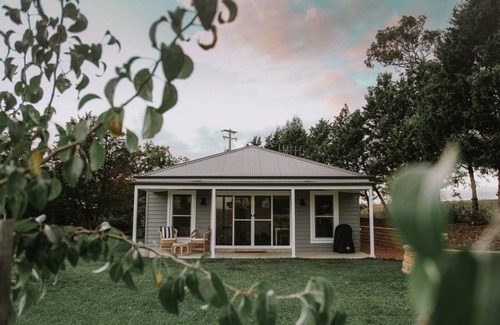 Glanmire Cottage | The Red Hill Nest a place to relax, unwind and rejuvenate x