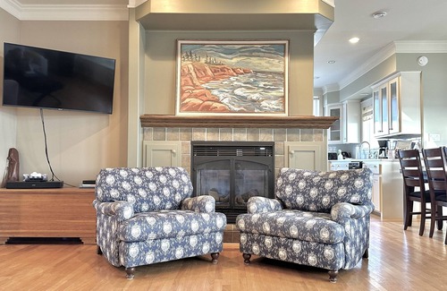 North Rustico House | The Red Rock Beach House 🌊 Relax, Unwind & Enjoy! *Reduced Fall/Winter Rates!*