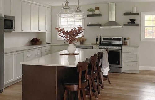 Neenah House | The Reed House is a home away from home located in a quite neighborhood.