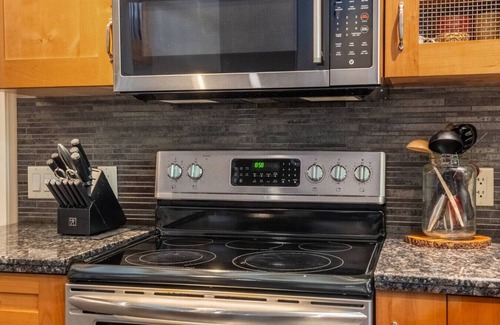 East Kootenay Apartment | The Reef | Hot Tub | Movie Theatre | Beach Access