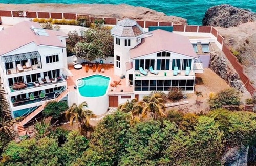 Lance aux Epines Villa | The Reef Villa is two bedrooms with en-suite bathrooms