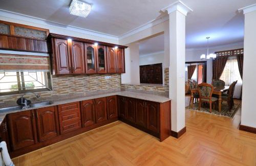 Entebbe House | The Residence at Lunyo