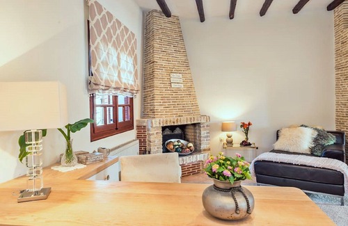 Kalamaki House | The Residence is a private villa with many home from home touches