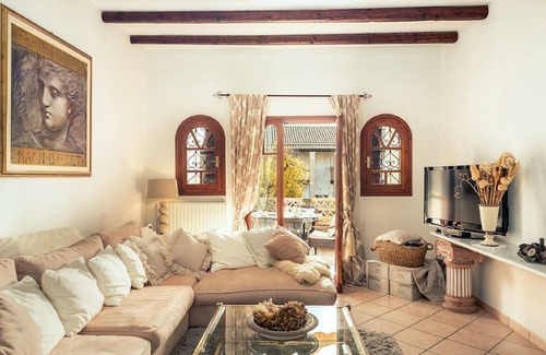 Kalamaki House | The Residence is a private villa with many home from home touches