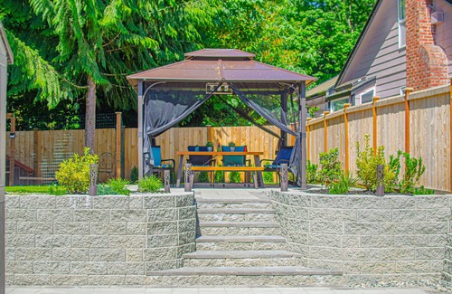 Lake Stevens House | The Retreat - 2 Bedroom 1 Bath! Over 1k square feet!