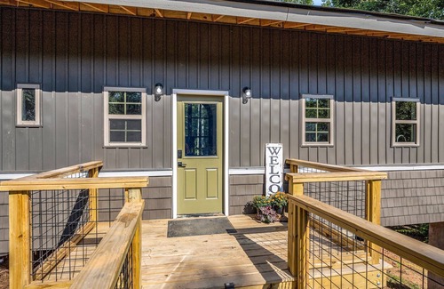 Tryon House | The Retreat @ Alpine South, Massive deck with view