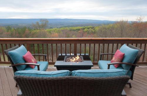 Berkeley Springs House | The Retreat at Upland Trail -Private 3BR