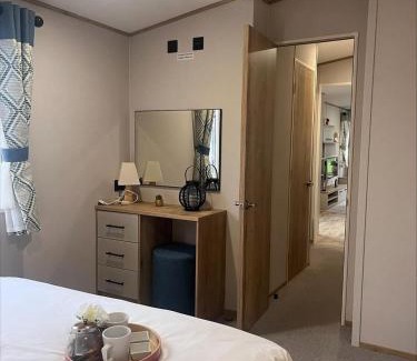 Chapel Saint Leonards Apartment | The Retreat 16 - pet friendly, WiFi, and a bath - Golden Palm Resort - Meadow Lakes Caravan & Lodge Hire