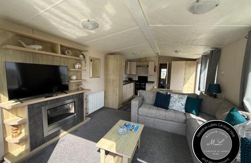 Chapel Saint Leonards Apartment | The Retreat 38, pet friendly, WiFi, central heating, bed linen - Meadow Lakes Caravan & Lodge Hire