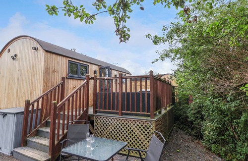 Bangor-on-Dee Cottage | THE RETREAT, pet friendly, luxury holiday cottage in Bangor-On-Dee