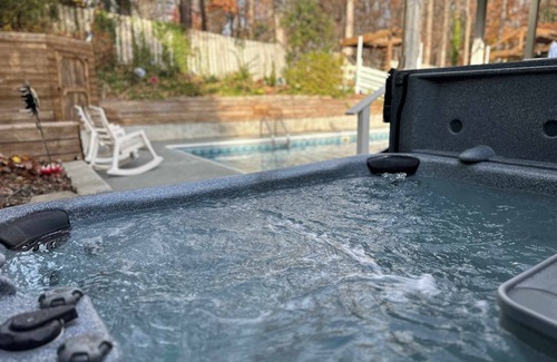 South Belmont House | "The Retreat" w/Pool + Hot Tub + Game Room + King Suite
