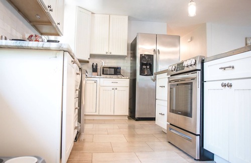 Hickory House | The Retreat with Private Pool and Hot Tub!