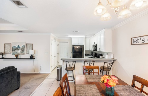 Valdosta House | The Reveille Retreat – Pet-Friendly 3BR w/Grill & Yard, Near Moody AFB