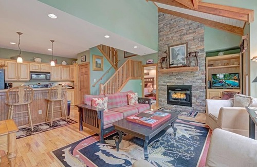 Foscoe House | The Richlands- Mountain House, Gated Resort, Indoor/Outdoor Pools and Hot Tub, Fitness Area, Fish.