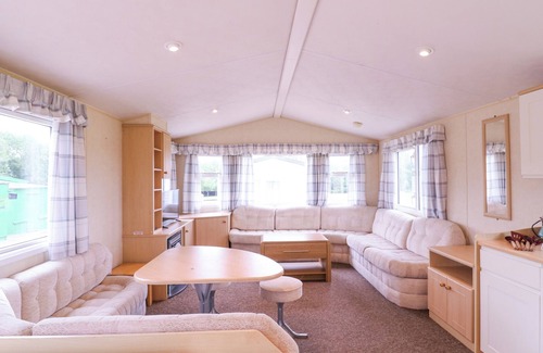 Saint Osyth Cottage | THE RICHMOND, pet friendly, with a garden in St. Osyth
