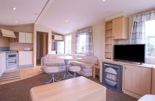 Saint Osyth Cottage | THE RICHMOND, pet friendly, with a garden in St. Osyth