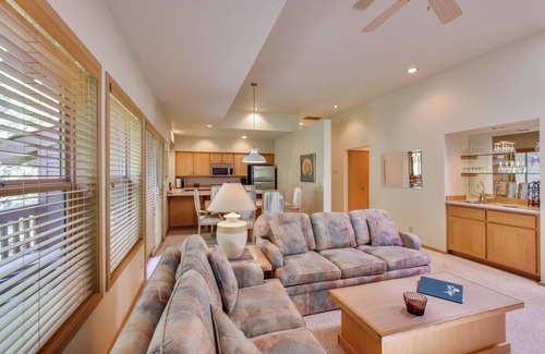 Sunriver Condo | The Ridge at Sunriver - Condo #20 - Access provided to onsite seasonal swimming pool & tennis facilities, year-round hot tub plus 4 bikes