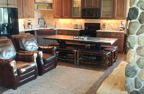 Grand Marais House | The Ridge ! New Home, Amazing View, Perfect Location! With Room For Everyone !nn