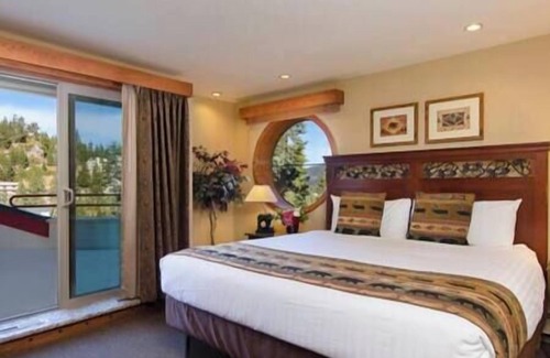 Tahoe Village Resort | The Ridge Resort Lake Tahoe, Hot Tub, Fireplace