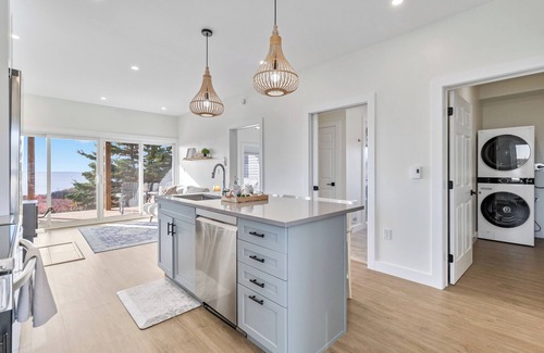 Western Head House | The Right at Surf Western Head - 3BR Home with Oceanfront Hot tub Views
