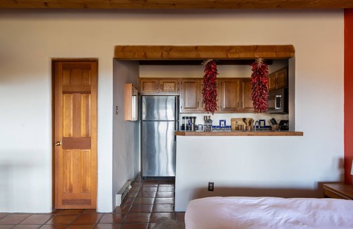 Arroyo Seco Apartment | The Ristra Studio - 15min to Ski Valley