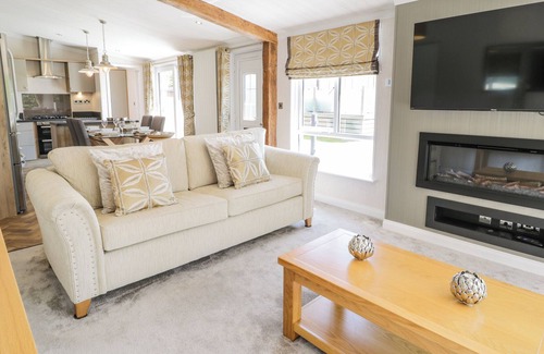 Rhyd-y-clafdy Cottage | THE RIVENDALE LODGE, pet friendly, with pool in Pwllheli