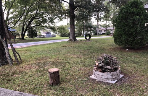 Dutton House | The River House Getaway! Come Relax and Enjoy!