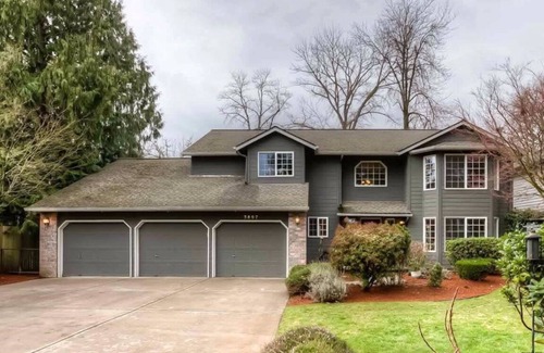 Keizer House | The River Retreat- 4 Bedroom Home on The Willamette River in Salem Oregon