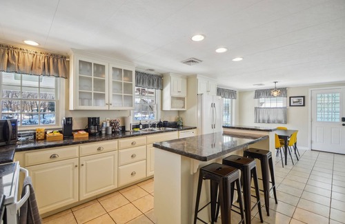 Martins Creek House | The Riverfront - King Suite/Fire Pit/River Access
