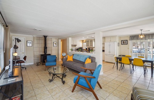 Martins Creek House | The Riverfront - King Suite/Fire Pit/River Access