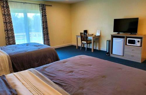 LaBelle Hotel | The Rivers Edge Motel