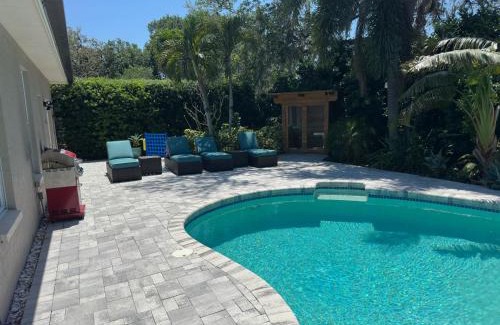 Boyette Springs House | The Riverview Estates Sauna And Heated Pool